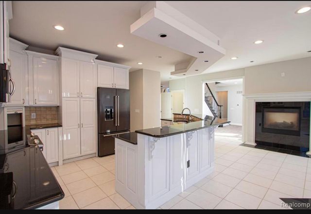 49404 Compass Point Drive, New Baltimore, MI 48047