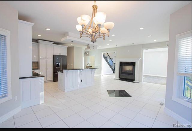 49404 Compass Point Drive, New Baltimore, MI 48047