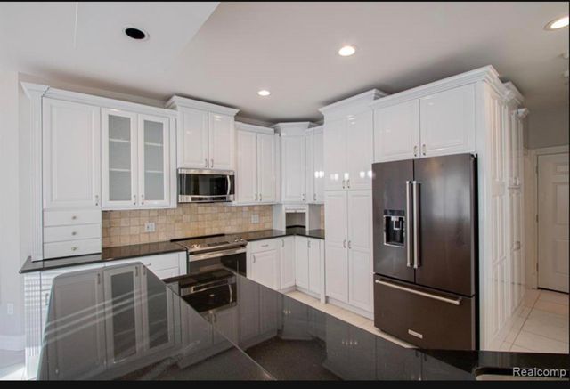 49404 Compass Point Drive, New Baltimore, MI 48047