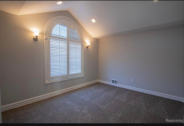 49404 Compass Point Drive, New Baltimore, MI 48047