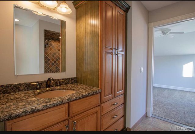 49404 Compass Point Drive, New Baltimore, MI 48047