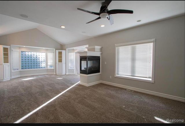 49404 Compass Point Drive, New Baltimore, MI 48047