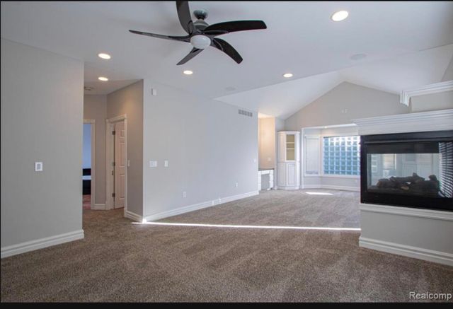 49404 Compass Point Drive, New Baltimore, MI 48047