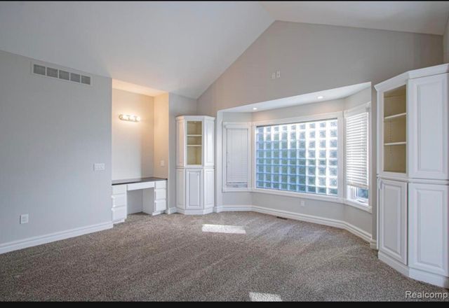 49404 Compass Point Drive, New Baltimore, MI 48047