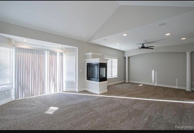 49404 Compass Point Drive, New Baltimore, MI 48047