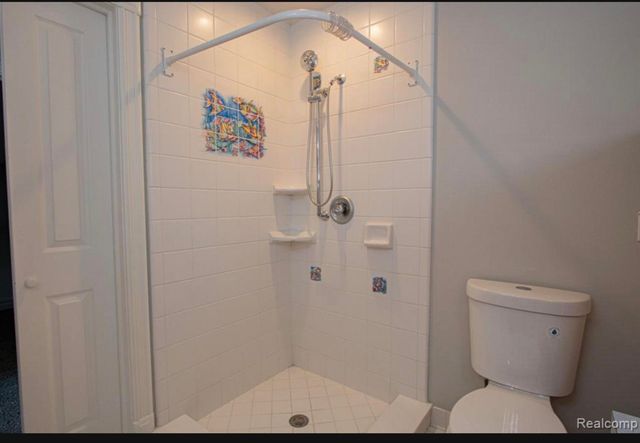 49404 Compass Point Drive, New Baltimore, MI 48047