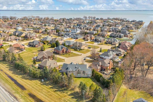 49404 Compass Point Drive, New Baltimore, MI 48047