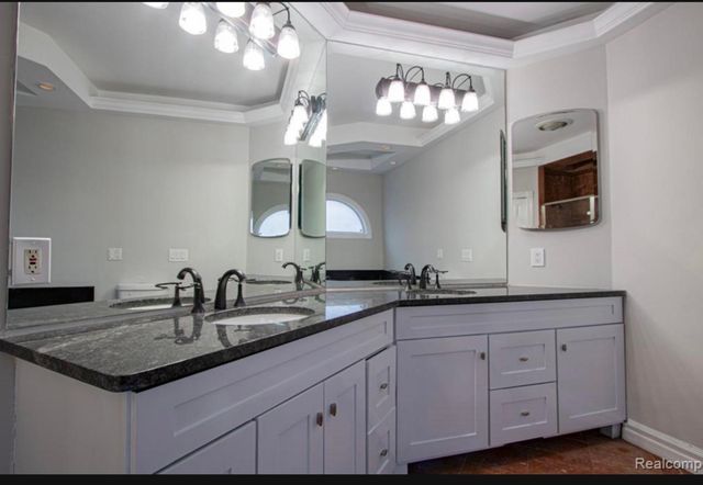 49404 Compass Point Drive, New Baltimore, MI 48047