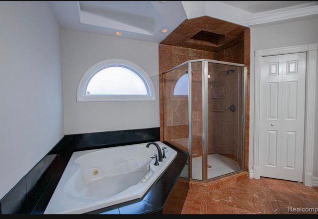 49404 Compass Point Drive, New Baltimore, MI 48047