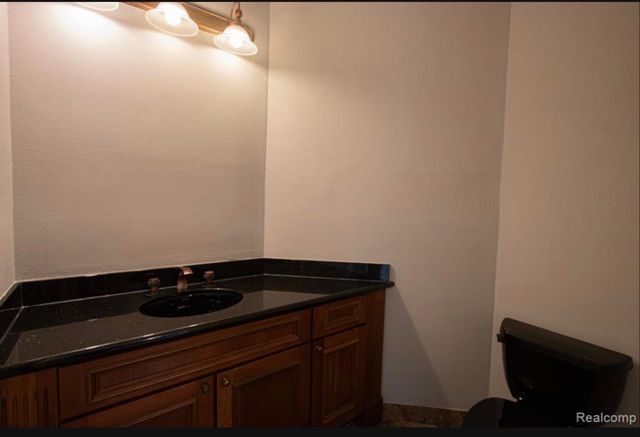 49404 Compass Point Drive, New Baltimore, MI 48047