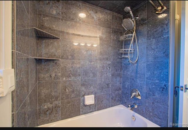 49404 Compass Point Drive, New Baltimore, MI 48047