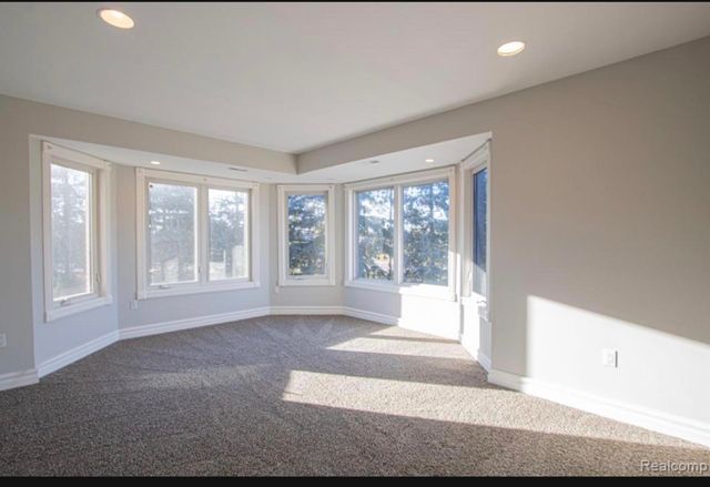 49404 Compass Point Drive, New Baltimore, MI 48047