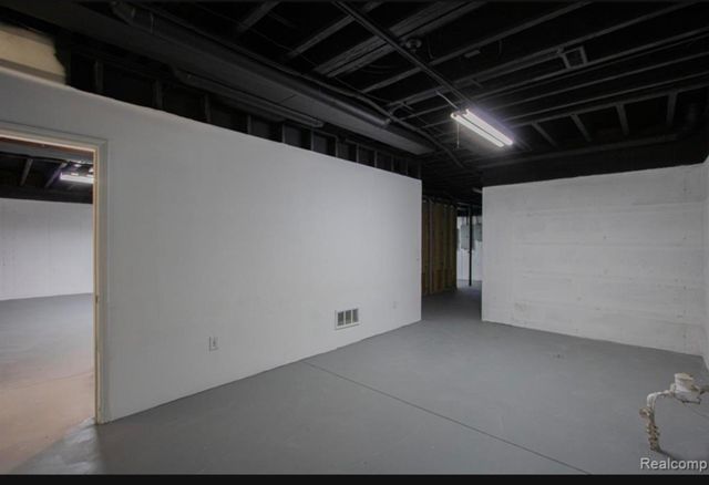 49404 Compass Point Drive, New Baltimore, MI 48047