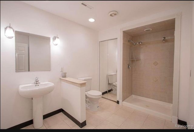 49404 Compass Point Drive, New Baltimore, MI 48047