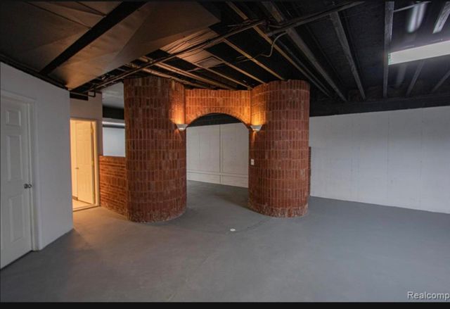 49404 Compass Point Drive, New Baltimore, MI 48047