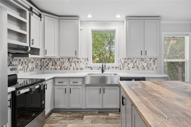 1212 Fort Worth St, Rockport, TX 78382