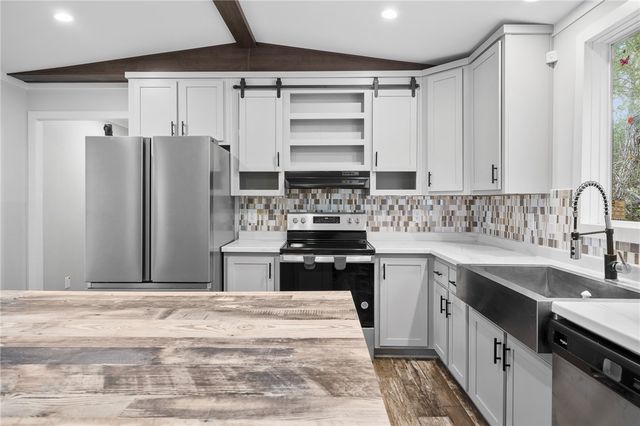 1212 Fort Worth St, Rockport, TX 78382