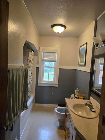 2025 Lawrence Street, Klamath Falls, OR 97601