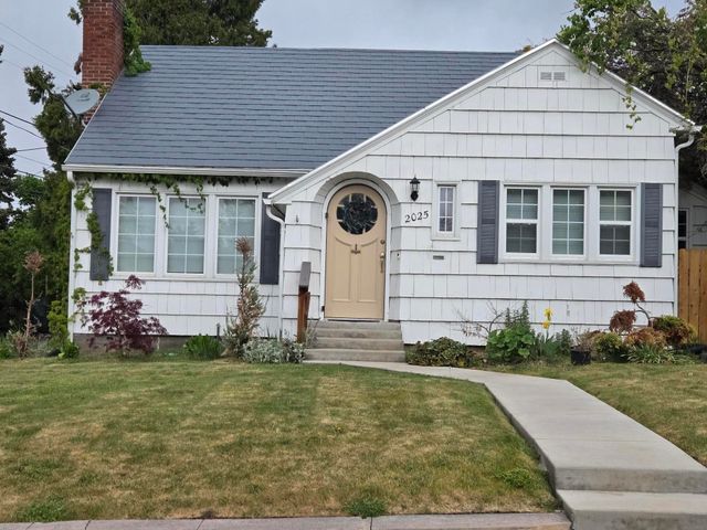 2025 Lawrence Street, Klamath Falls, OR 97601