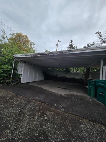 2025 Lawrence Street, Klamath Falls, OR 97601