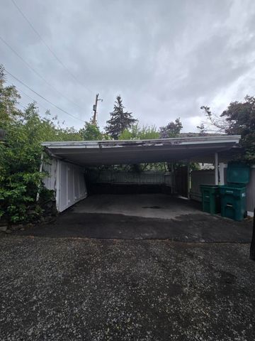 2025 Lawrence Street, Klamath Falls, OR 97601