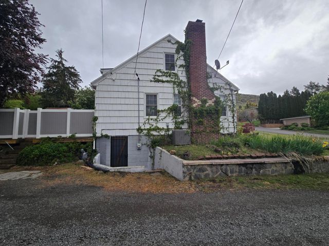 2025 Lawrence Street, Klamath Falls, OR 97601