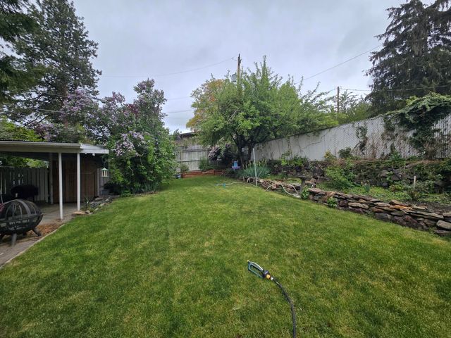 2025 Lawrence Street, Klamath Falls, OR 97601