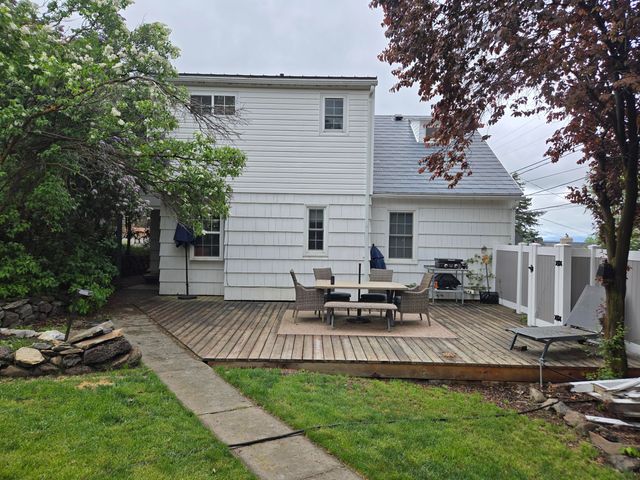 2025 Lawrence Street, Klamath Falls, OR 97601