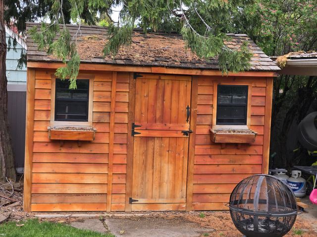 2025 Lawrence Street, Klamath Falls, OR 97601