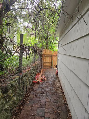 2025 Lawrence Street, Klamath Falls, OR 97601