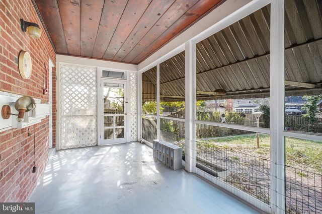 1605 CRITTENDEN ST NE, Washington, DC 20017