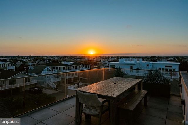 11 3RD STREET, Surf City, NJ 08008