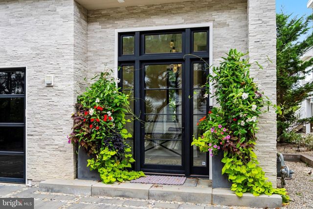 11 3RD STREET, Surf City, NJ 08008