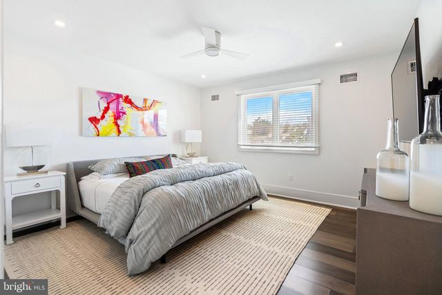 11 3RD STREET, Surf City, NJ 08008