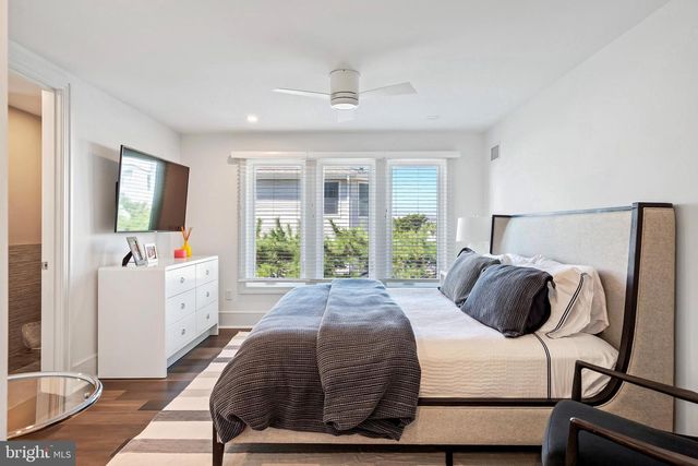 11 3RD STREET, Surf City, NJ 08008