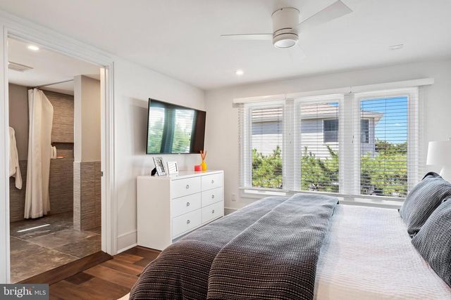 11 3RD STREET, Surf City, NJ 08008