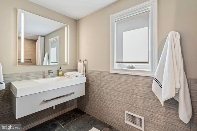 11 3RD STREET, Surf City, NJ 08008