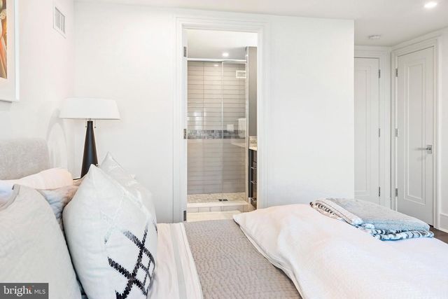 11 3RD STREET, Surf City, NJ 08008