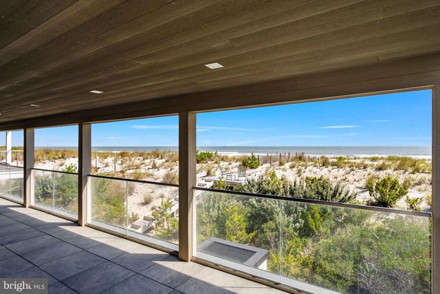 11 3RD STREET, Surf City, NJ 08008