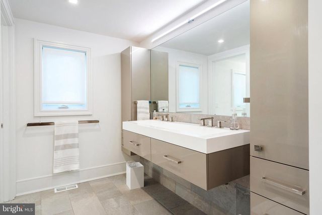 11 3RD STREET, Surf City, NJ 08008