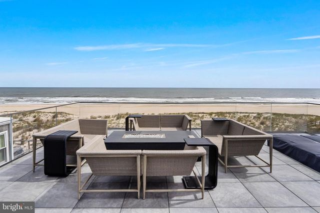 11 3RD STREET, Surf City, NJ 08008