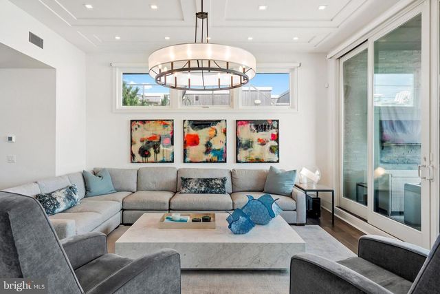 11 3RD STREET, Surf City, NJ 08008