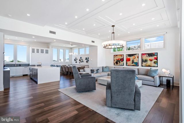 11 3RD STREET, Surf City, NJ 08008