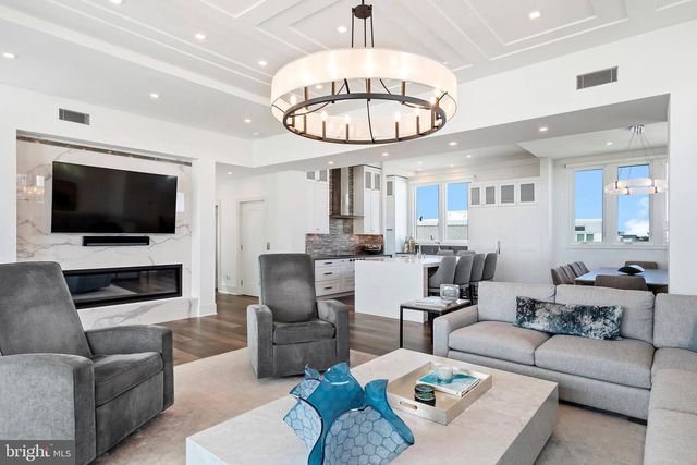 11 3RD STREET, Surf City, NJ 08008