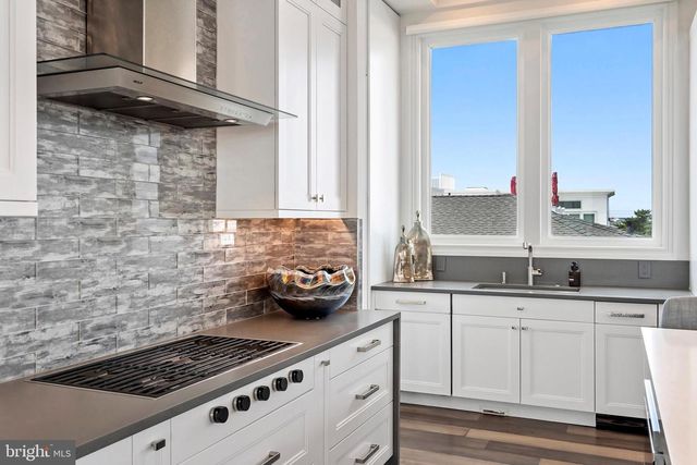 11 3RD STREET, Surf City, NJ 08008