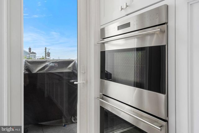 11 3RD STREET, Surf City, NJ 08008