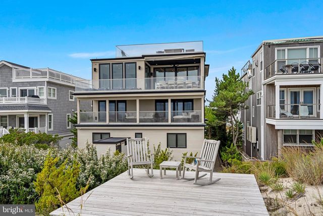 11 3RD STREET, Surf City, NJ 08008