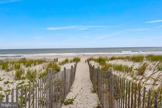 11 3RD STREET, Surf City, NJ 08008