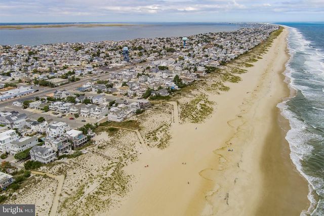 11 3RD STREET, Surf City, NJ 08008