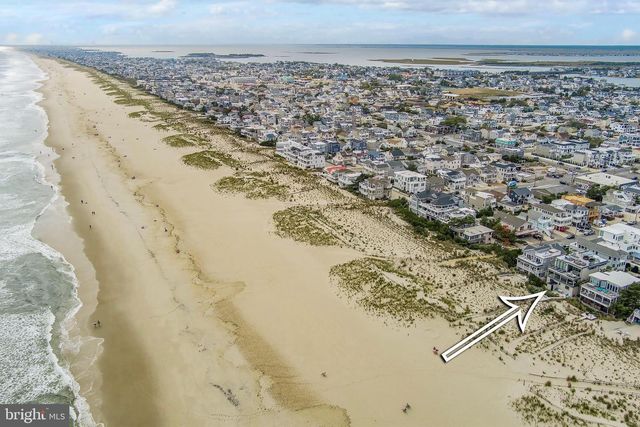 11 3RD STREET, Surf City, NJ 08008